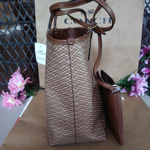 NWT Coach tote shoppers reversible w/ wristlet - Picture 5 of 6